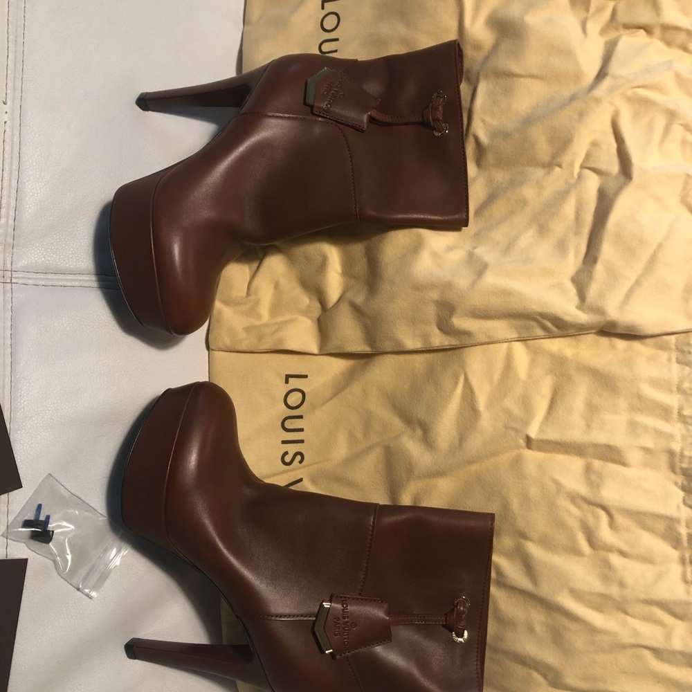 Brand new Authentic LV boots - Picture 10 of 12